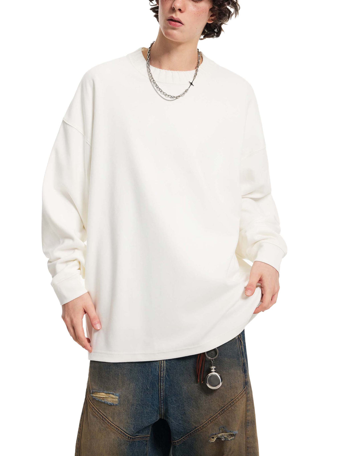 White oversized knit sweatshirt with round neck, long sleeves, relaxed straight hem